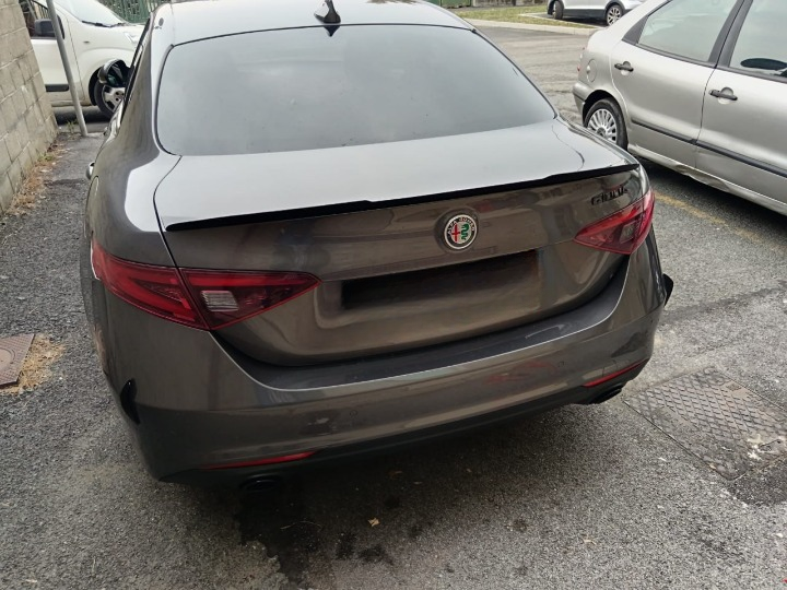 ART. 0232 SPOILER GIULIA GIULIETTA NERO LUCIDO LOOK