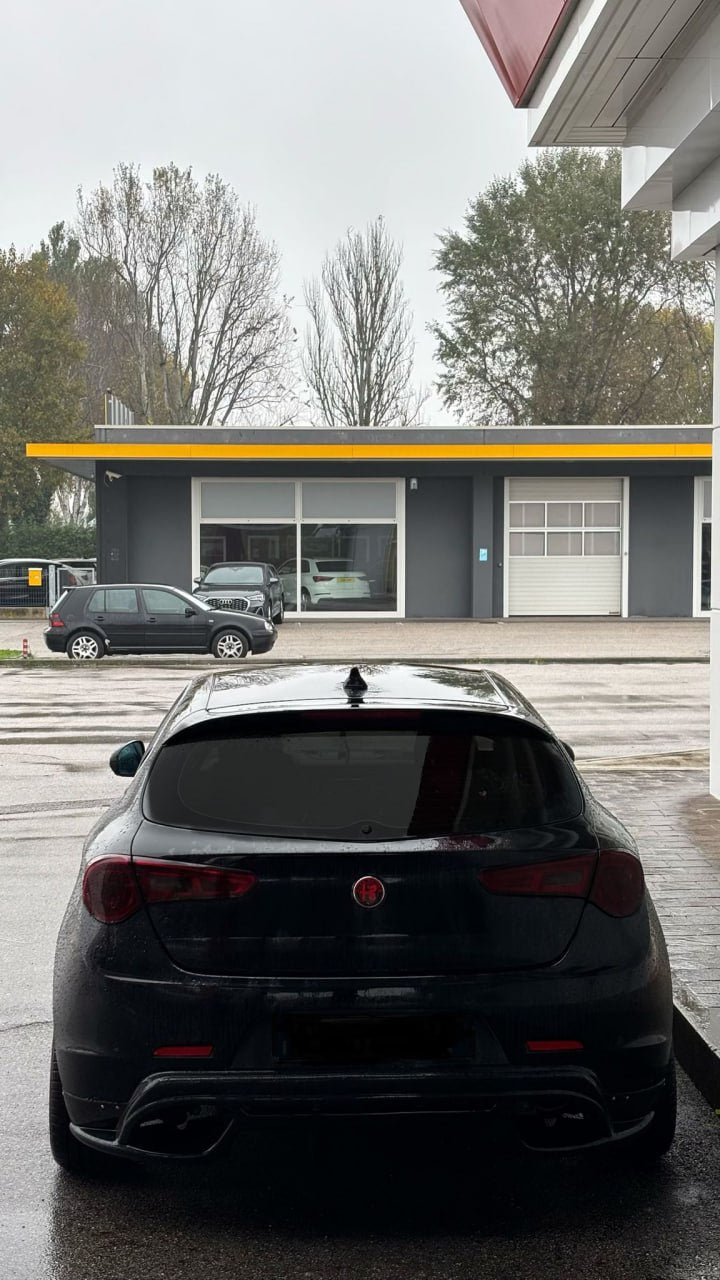 ART. 0405 DIFFUSORE ALFA ROMEO GIULIETTA LOOK QUADRIFOGLIO NERO LUCIDO