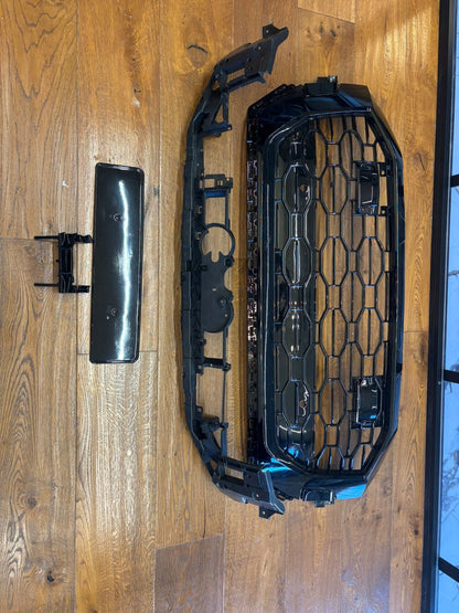 ART.4572 GRIGLIA AUDI Q8 2018-2023 LOOK RS nero lucido