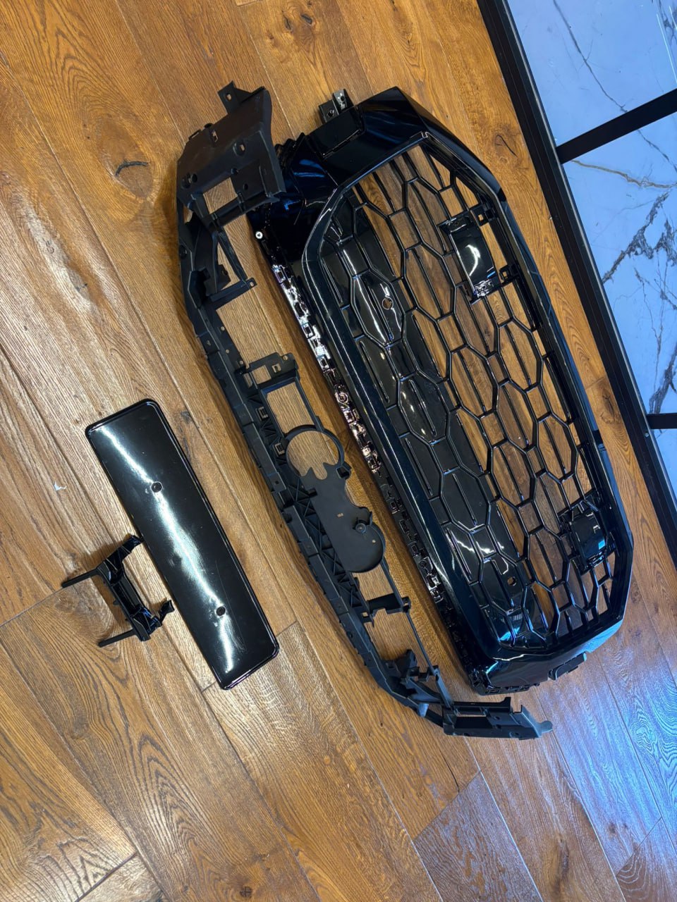 ART.4572 GRIGLIA AUDI Q8 2018-2023 LOOK RS nero lucido