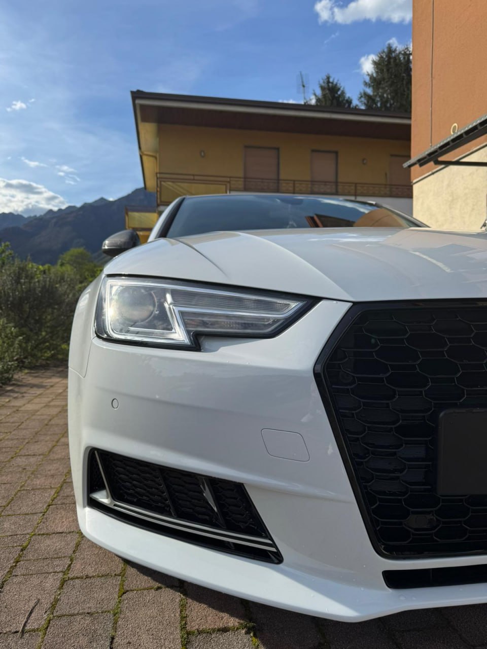 ART. 0176 GRIGLIE FENDINEBBIA AUDI A4 B9 2015-2019 STANDARD LOOK S4