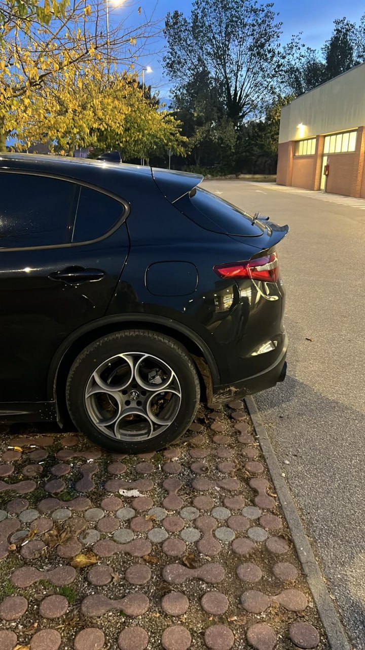 💕ART. 0183 SPOILER BAGAGLIAIO ALFA ROMEO STELVIO NERO LUCIDO💕