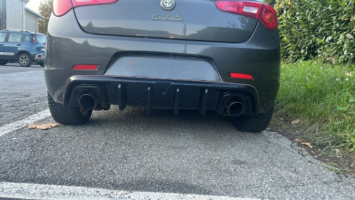 ART. 1924 DIFFUSORE ALFA ROEMO GIULIETTA NERO LUCIDO LOOK TUNING