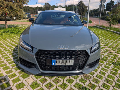 ART. 1077 GRIGLIA AUDI TT FV 8S 2014-2018 LOOK RSTT NERO LUCIDO