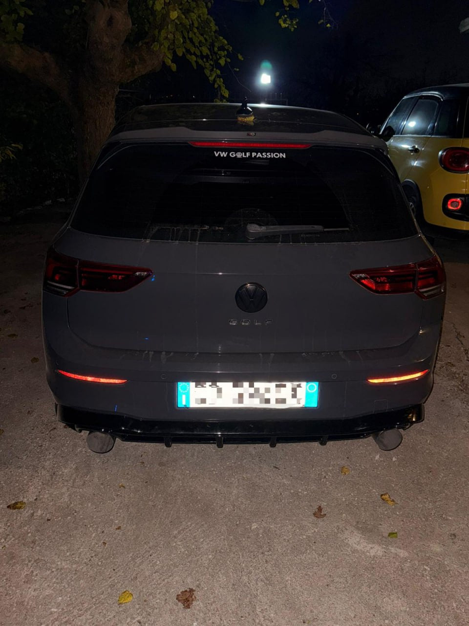 ART. 0512 DIFFUSORE GOLF 8 VIII 1+1 LOOK GTI NERO LUCIDO + TERMINALI