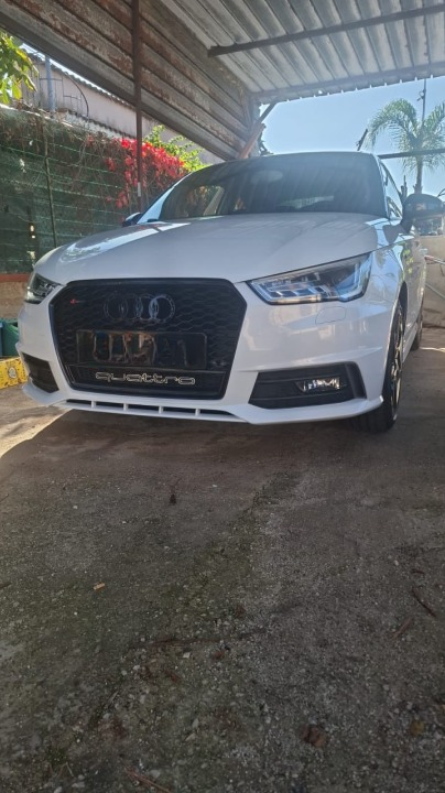 ART. 0966  GRIGLIA AUDI A1 8X LIFT 2016-2018 LOOK RS1 QUATTRO NERO LUCIDO