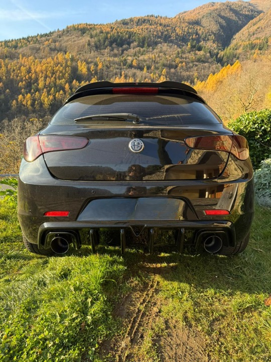 ART. 1924 DIFFUSORE ALFA ROEMO GIULIETTA NERO LUCIDO LOOK TUNING