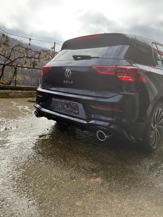 ART. 0512  DIFFUSORE  GOLF 8 VIII 1+1 LOOK GTI NERO LUCIDO+TERMINALI