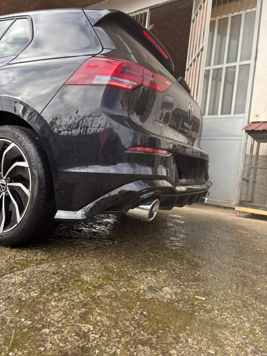 ART. 0512  DIFFUSORE  GOLF 8 VIII 1+1 LOOK GTI NERO LUCIDO+TERMINALI