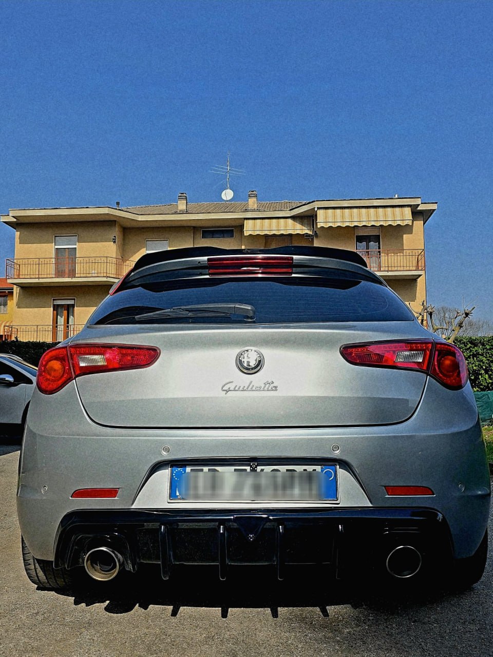 💕ART.1924  DIFFUSORE ALFA ROEMO GIULIETTA 2010-2020 NERO LUCIDO 💕