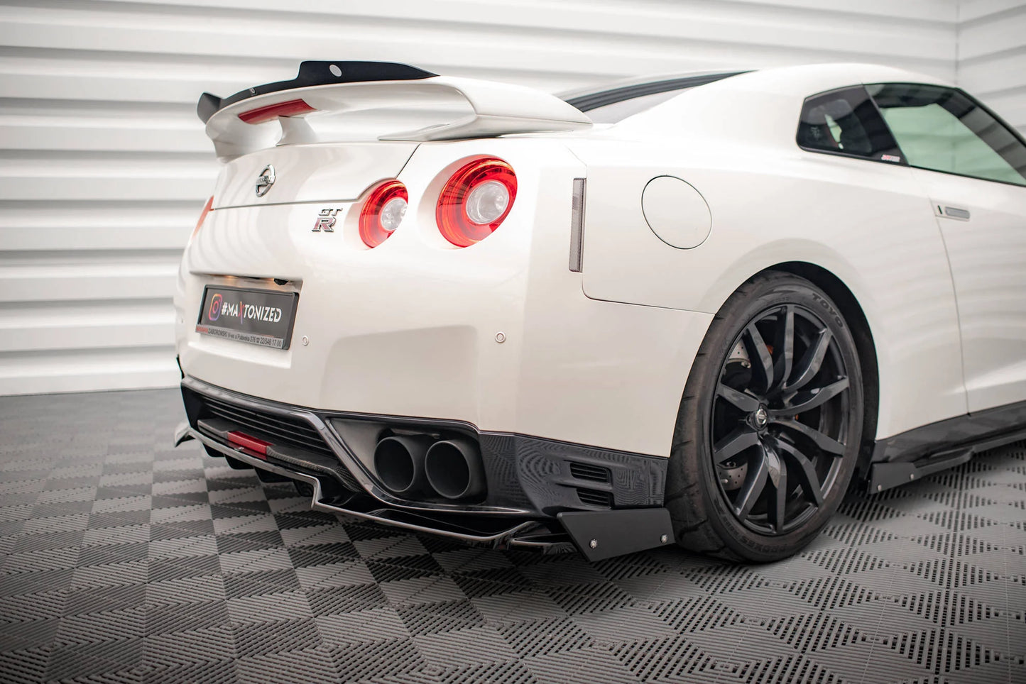 🔥ART.9413 SPLITTER POSTERIORE + ALETTE PER NISSAN GTR R35 FACELIFT🔥