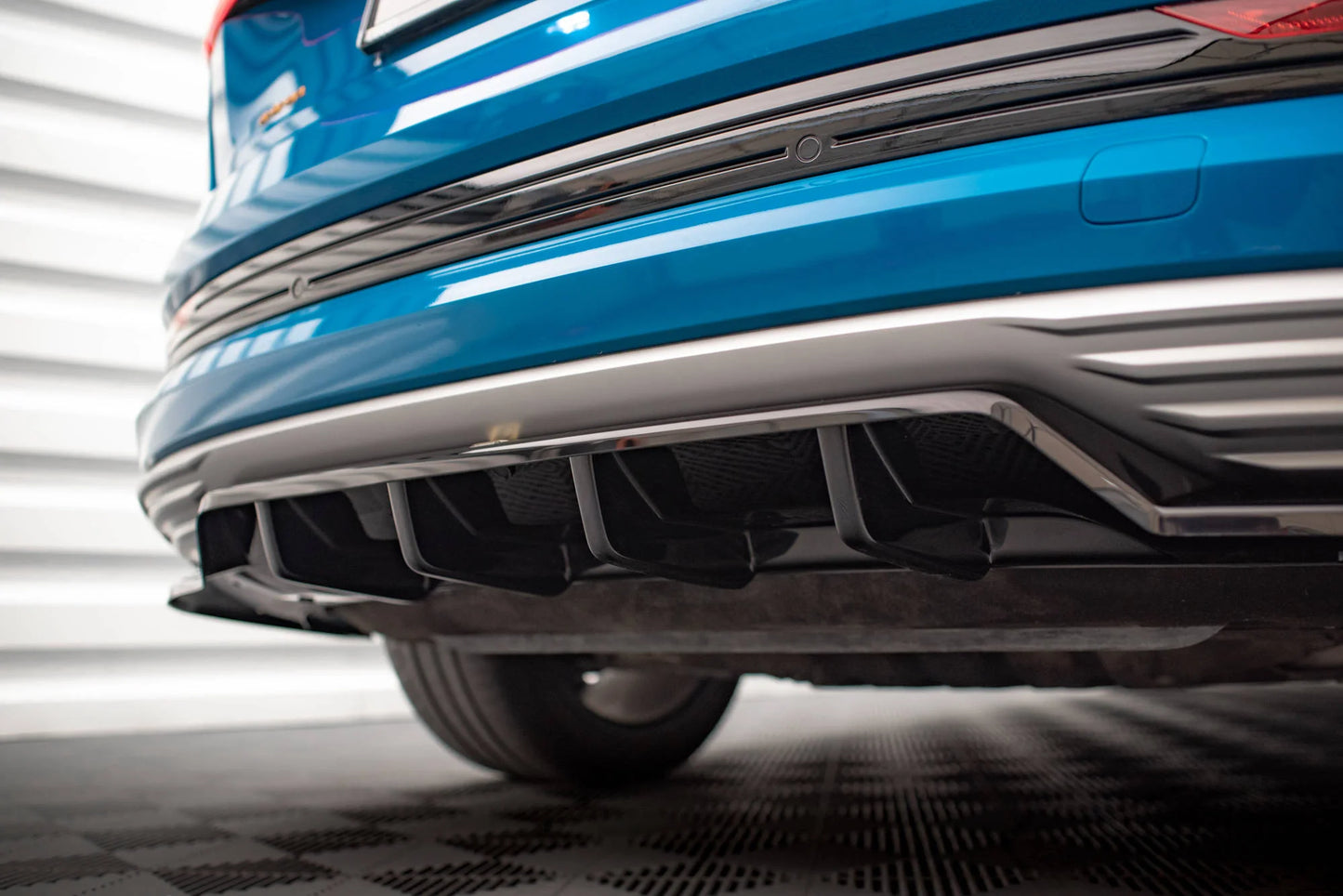 🔥ART.9268 SPLITTER POSTERIORE (CON BARRE VERTICALI) ADATTO PER AUDI E-TRON🔥
