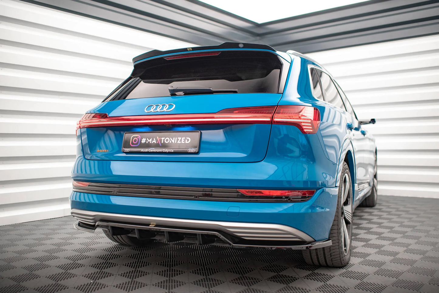 🔥ART.9268 SPLITTER POSTERIORE (CON BARRE VERTICALI) ADATTO PER AUDI E-TRON🔥