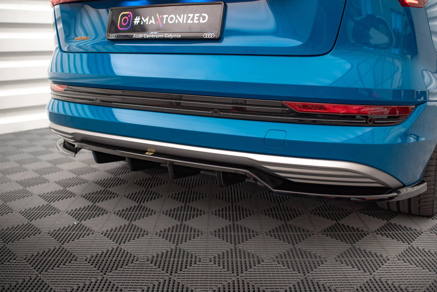 🔥ART.9268 SPLITTER POSTERIORE (CON BARRE VERTICALI) ADATTO PER AUDI E-TRON🔥