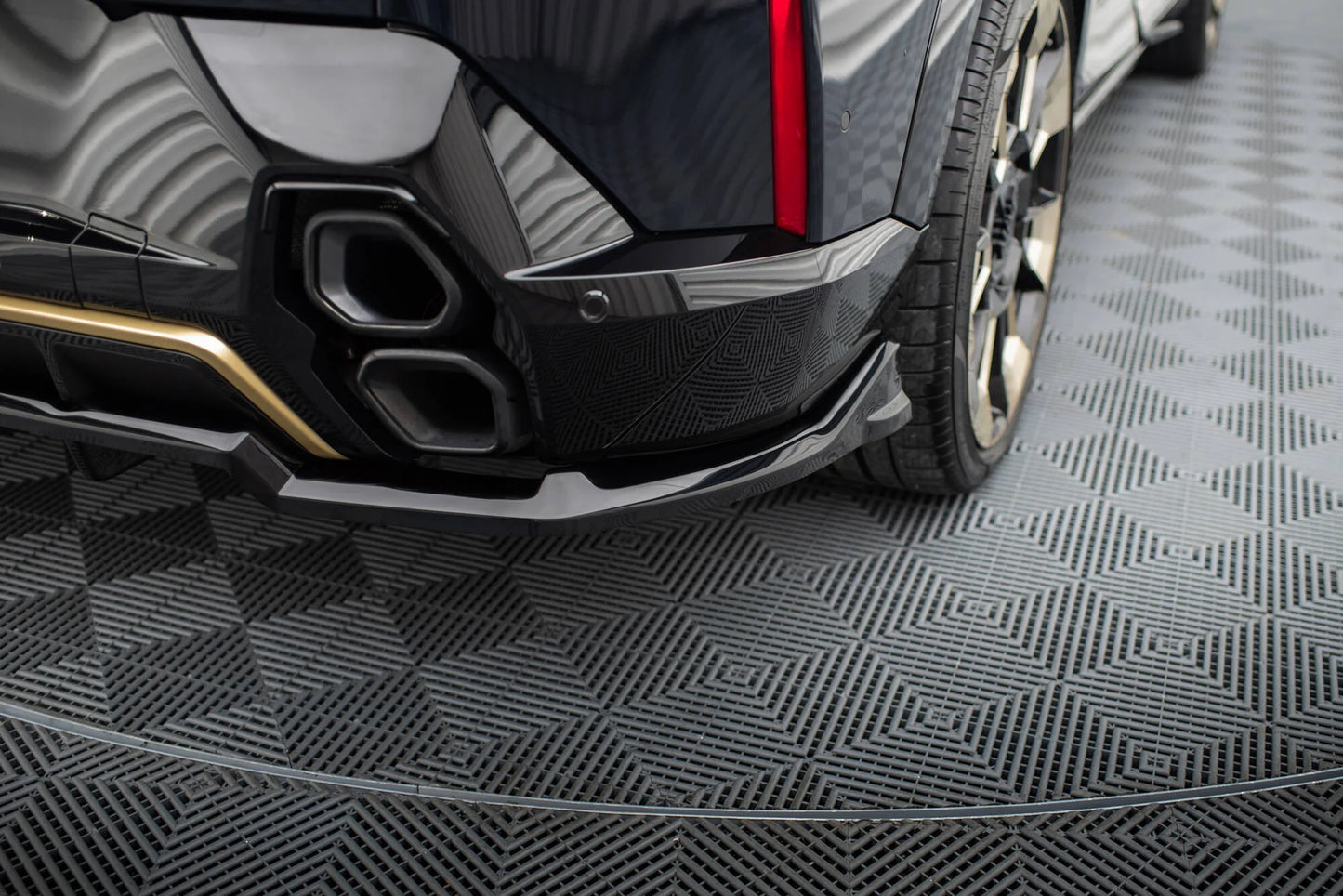 🔥ART.9199 SPLITTER POSTERIORE (CON BARRE VERTICALI) ADATTO PER BMW XM G09🔥