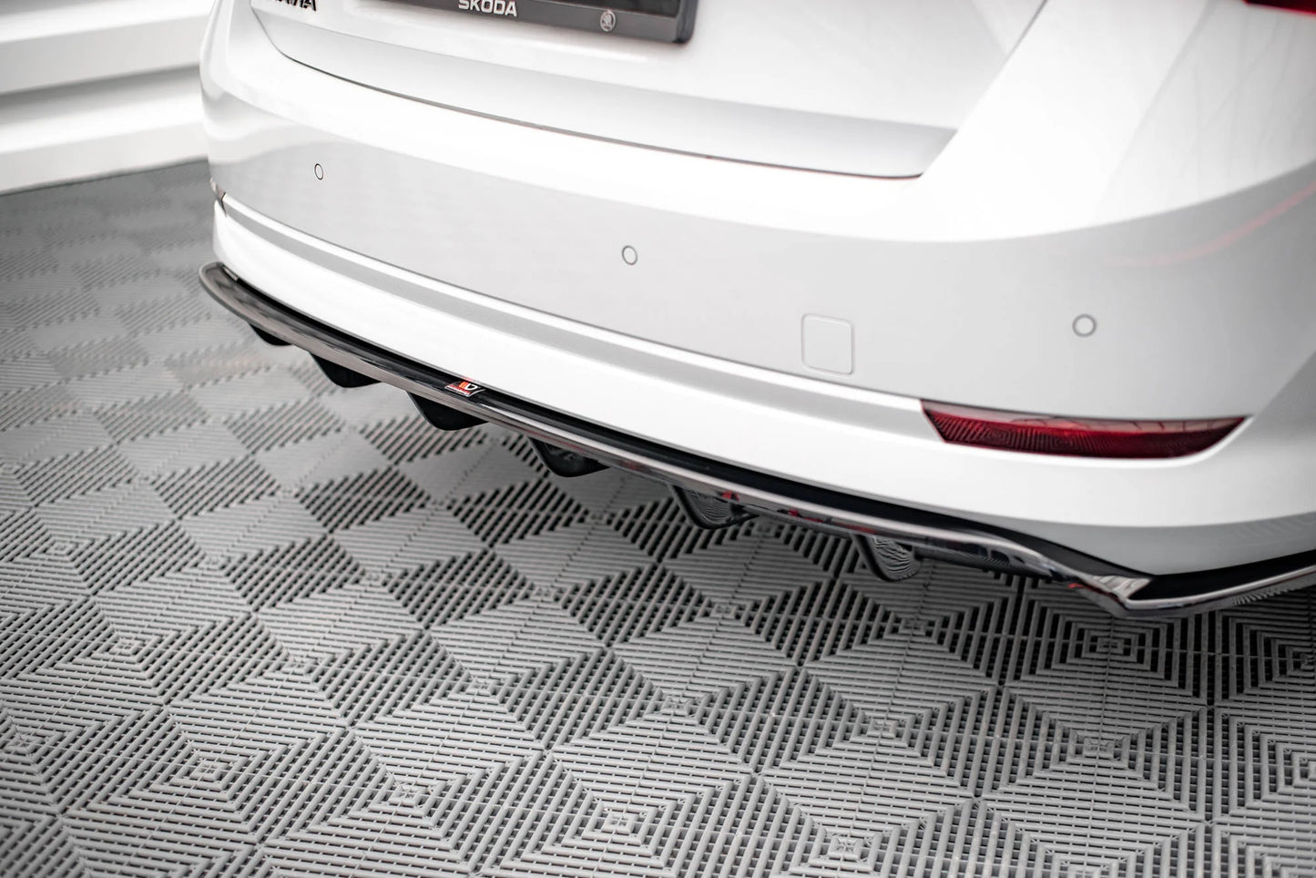 🔥ART.9173 SPLITTER POSTERIORE (CON BARRE VERTICALI) PER SKODA OCTAVIA Mk4🔥