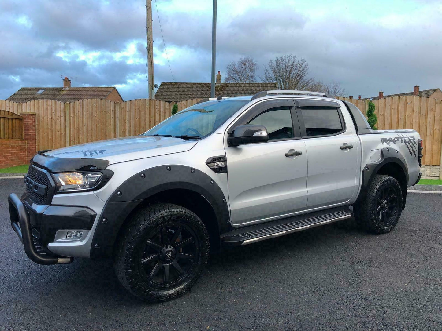 PARAFANGHI ALLARGATI PER FORD RANGER T6 T7 T8 LOOK SPORTIVO IN ABS TOP QUALITA