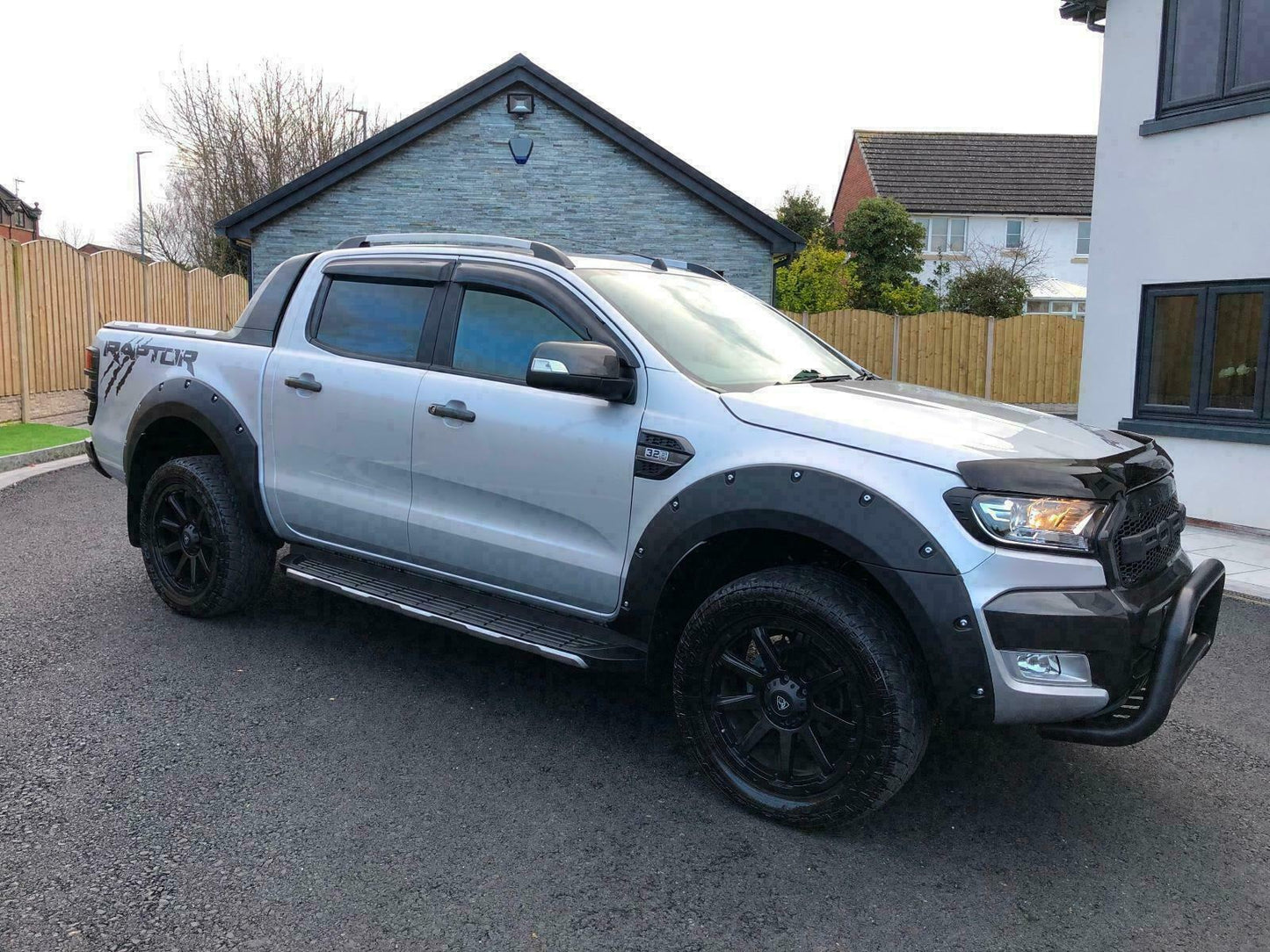 PARAFANGHI ALLARGATI PER FORD RANGER T6 T7 T8 LOOK SPORTIVO IN ABS TOP QUALITA