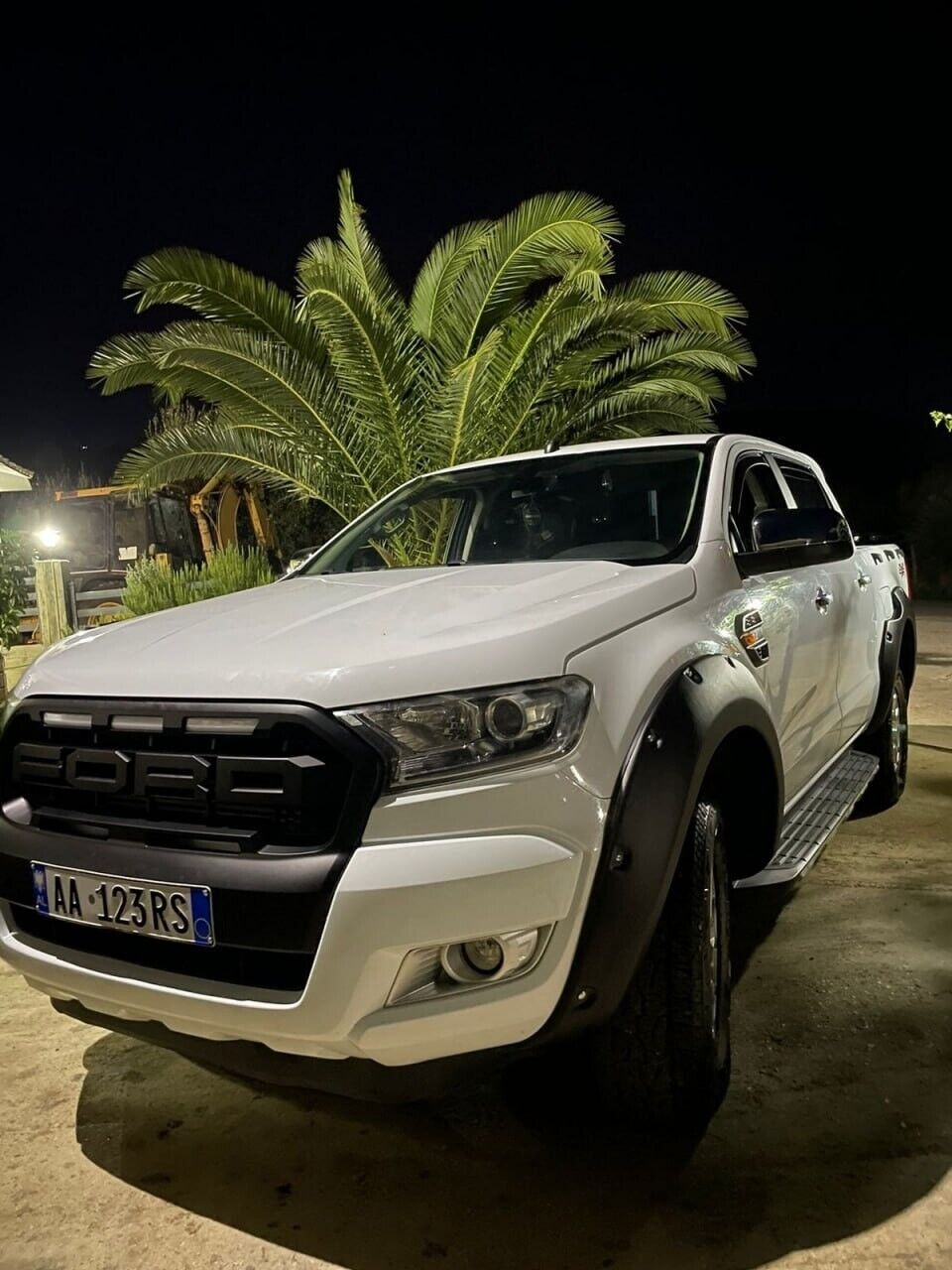 GRIGLIA ADATTA PER FORD RANGER T6 2015-2018 NERO OPACA + LED