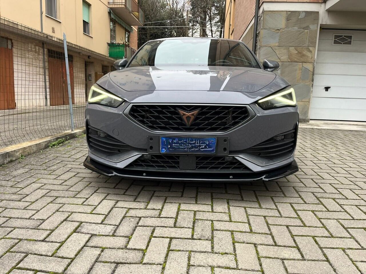 SPLITTER ADATTO PER SEAT CUPRA LEON 2020+ DESIGN SPORTIVO LOOK NERO LUCIDO