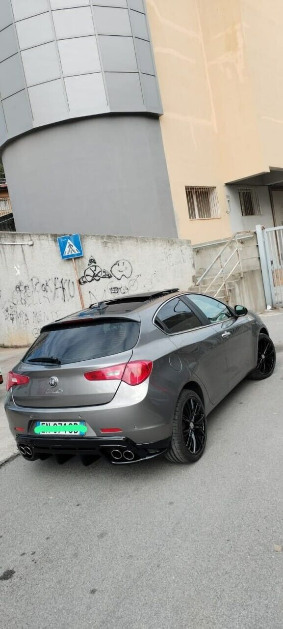 DIFFUSORE POSTERIORE ADATTO PER ALFA ROMEO GIULIETTA NERO LUCIDO