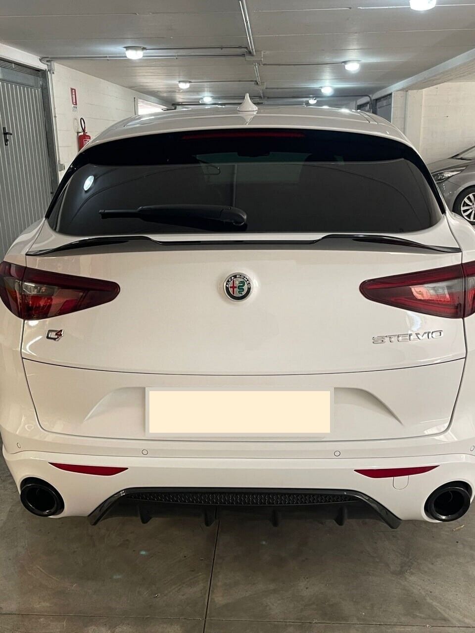 SPOILER BAGAGLIAIO ADATTO PER ALFA ROMEO STELVIO LOOK NERO LUCIDO DESIGN SPORT