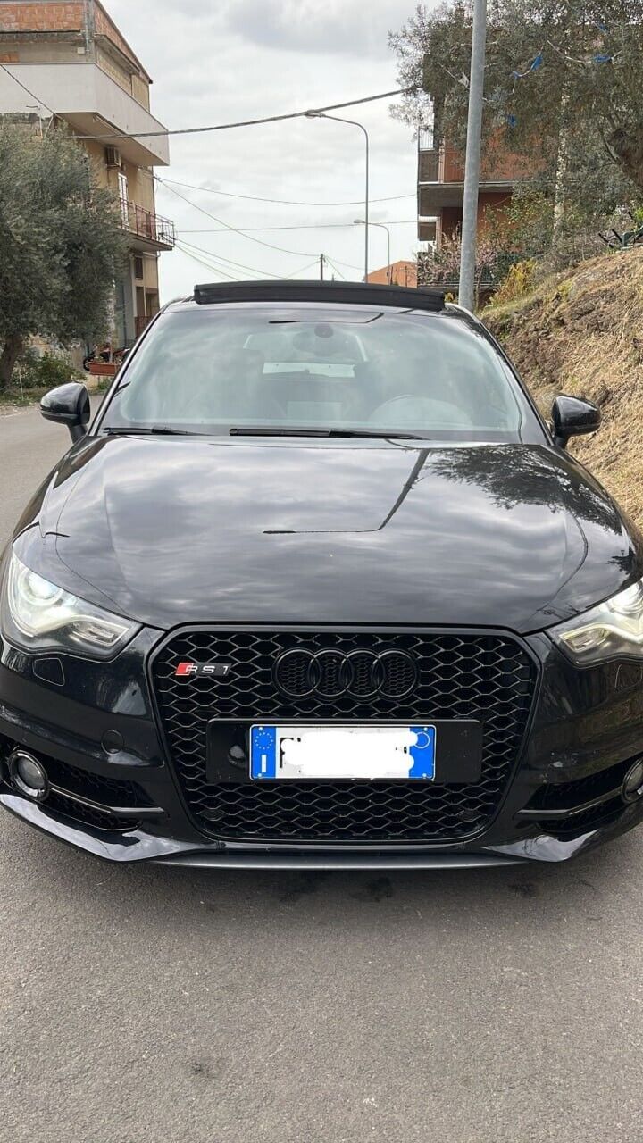 GRIGLIA ADATTA PER AUDI A1 8X 2010-2014 LOOK RS1 NERO LUCIDO