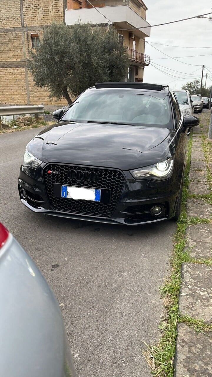 GRIGLIA ADATTA PER AUDI A1 8X 2010-2014 LOOK RS1 NERO LUCIDO