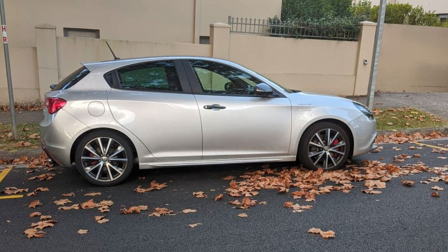 MINIGONNE ABS NERO LUCIDO ADATTO PER ALFA ROMEO GIULIETTA 2010-2020 VELOCE