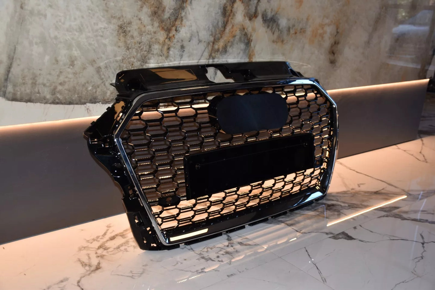 1713⭐GRIGLIA ADATTA PER AUDI A3 8V 17-20 LOOK RS3 BORDO CROMATO DESIGN SPORTIVO⭐