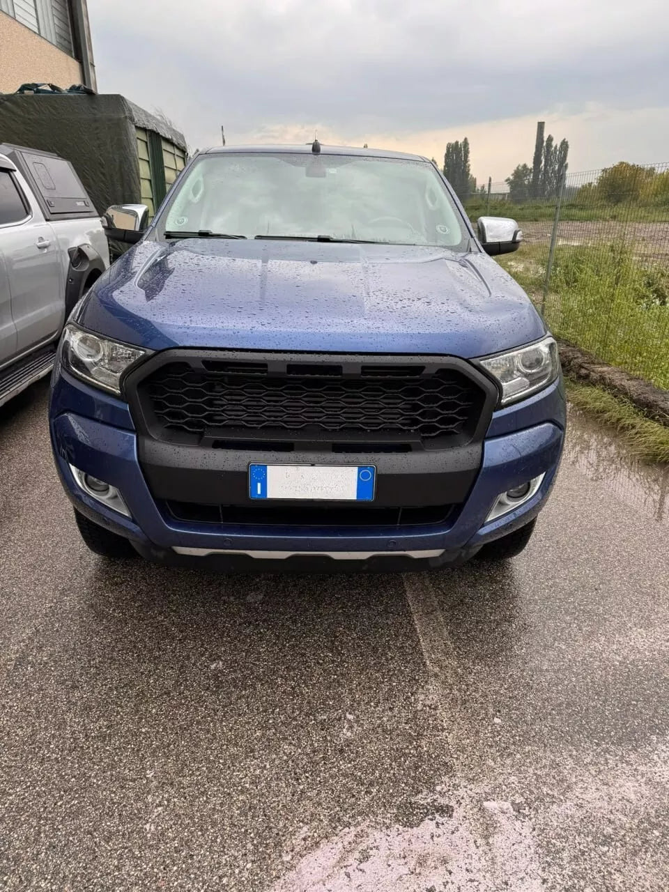 1022 FRONT GRILLE FOR FORD RANGER T6 15-21 SPORTS LOOK ABS HONEYCOMB 