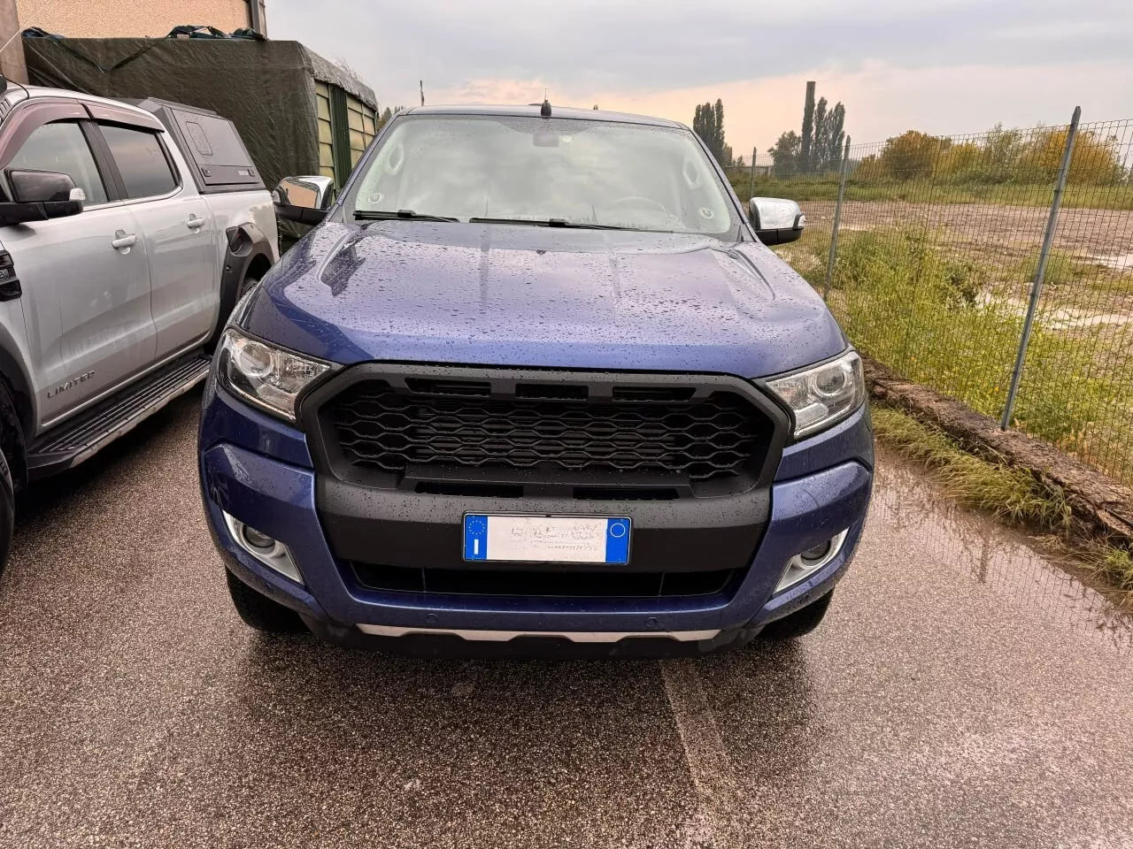 1022 FRONT GRILLE FOR FORD RANGER T6 15-21 SPORTS LOOK ABS HONEYCOMB 