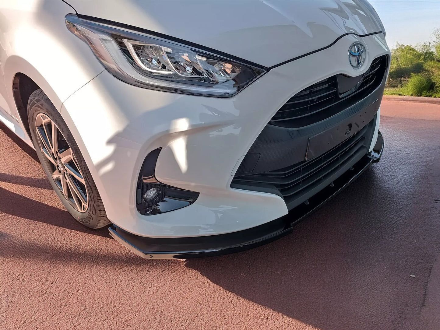 🔥SPLITTER ANTERIORE V.2 ADATTO PER TOYOTA YARIS MK4 (2020-) NERO LUCIDO ABS🔥