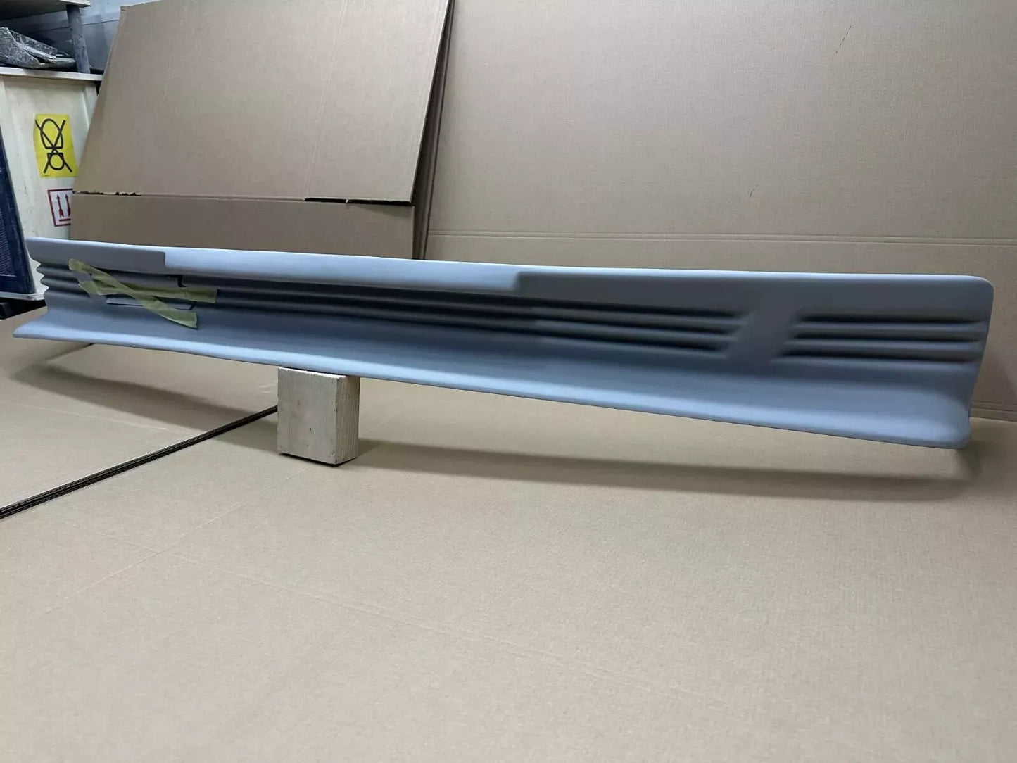 🔥SPOILER ANTERIORE KAMEI PER MERCEDES 190 (W201) – STILE VINTAGE RACING🔥