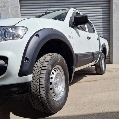🔥 Copriscocca adatto per MITSUBISHI L200 Triton 4 dal 2007 al 2014 🔥