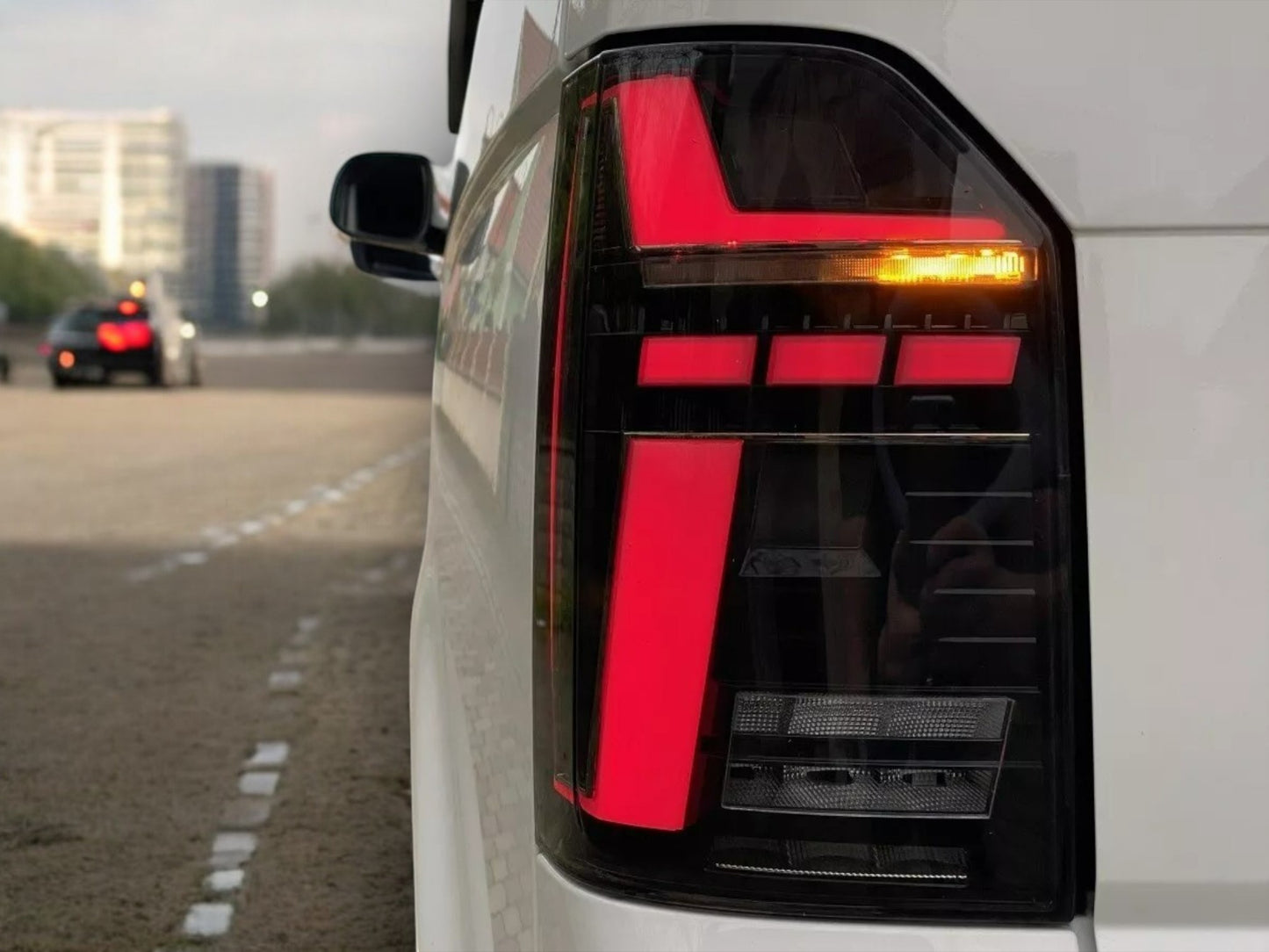 Fanali posteriori LED neri per VW T6 Bus 15-19 FRECCE DINAMICHE T6.1 look