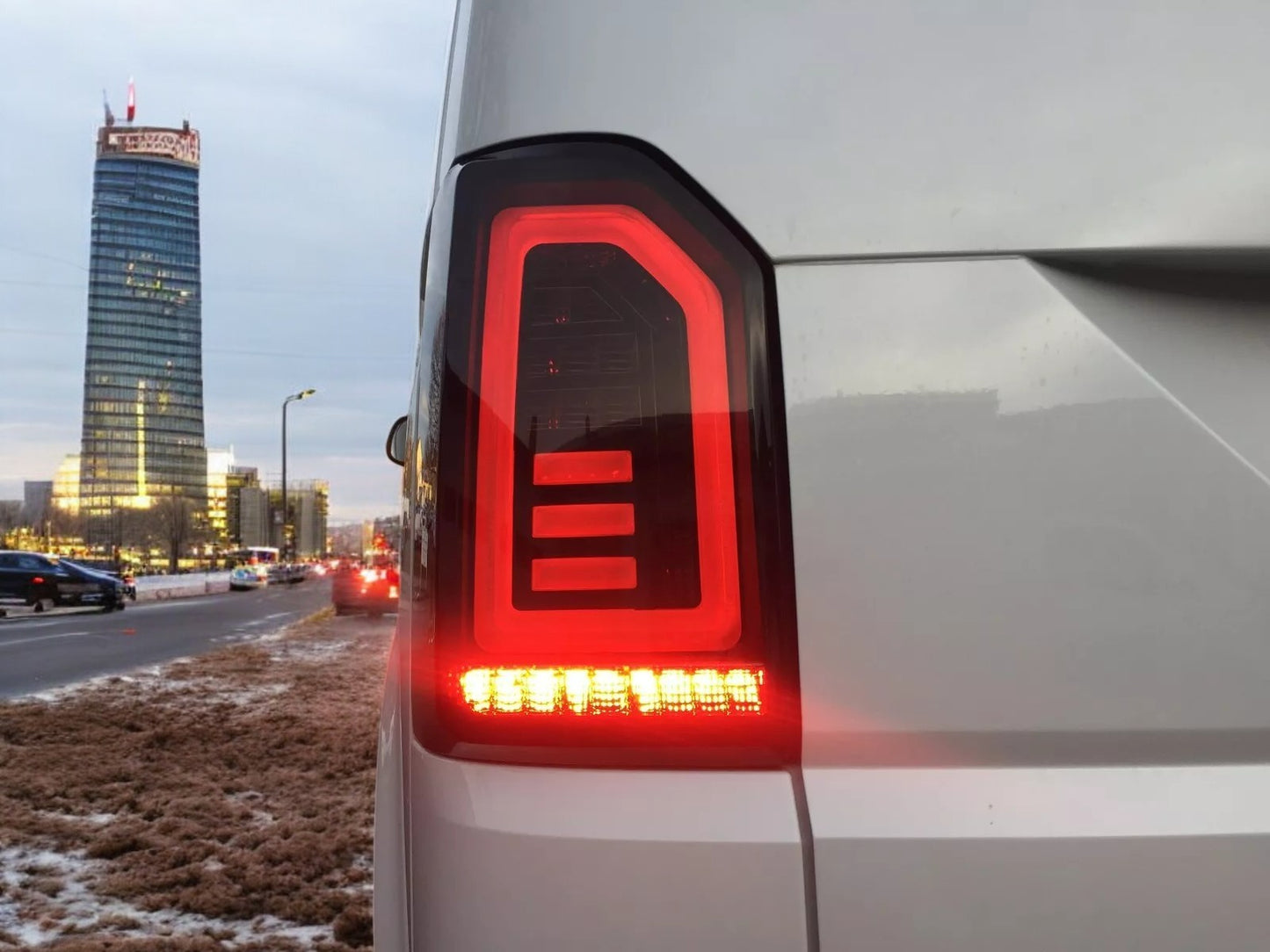 Luci posteriori LED nere per VW T6 Multivan Transporter Bus 15-19 rosse lightbar