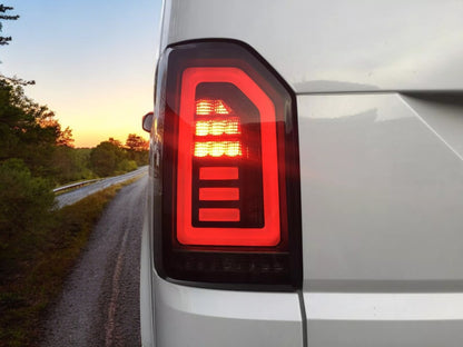 Luci posteriori LED nere per VW T6 Multivan Transporter Bus 15-19 rosse lightbar