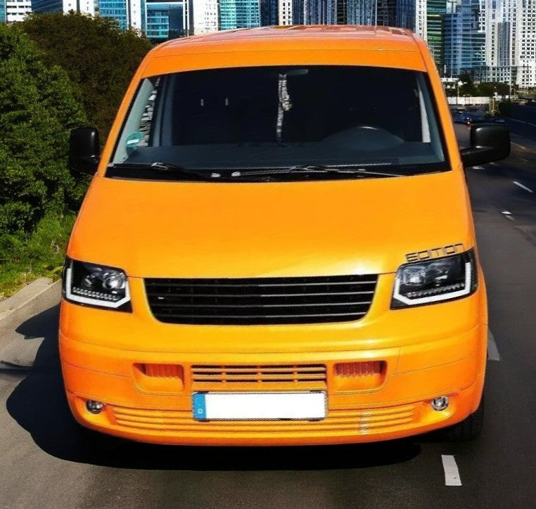 Fari TFL nero con frecce dinamiche adatti per VW T5 Bus 03-09