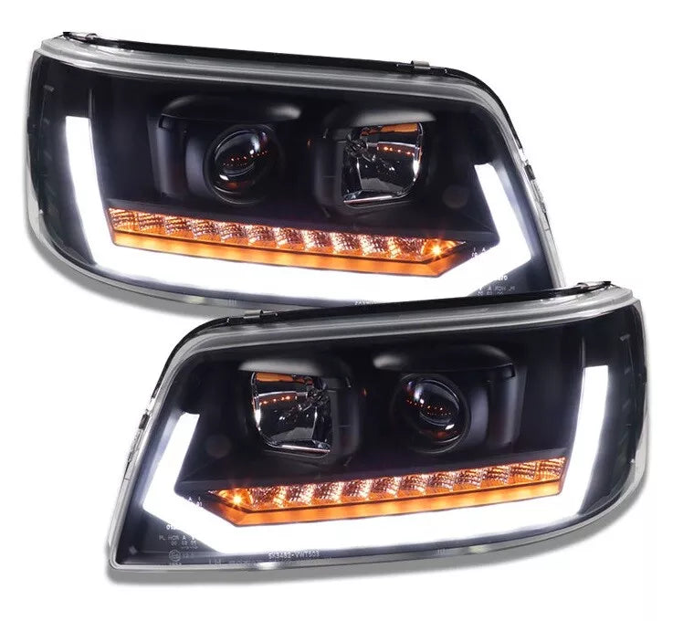 Fari TFL nero con frecce dinamiche adatti per VW T5 Bus 03-09