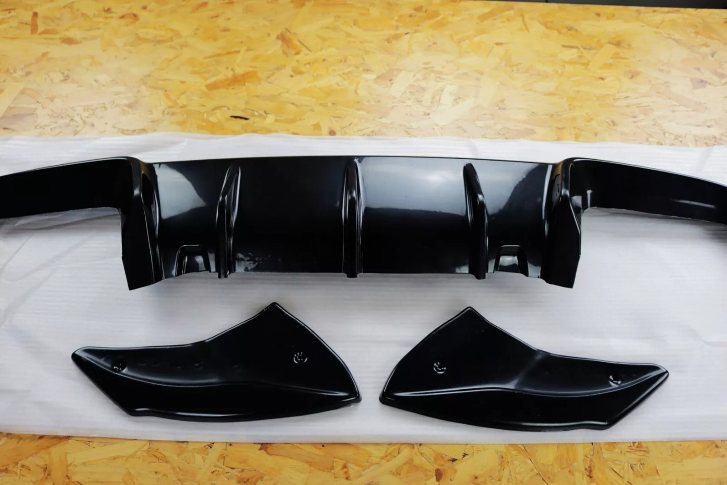 🔥Glossy Black Diffuser Kit with Rear Diffuser Suitable for VW Golf R MK7🔥