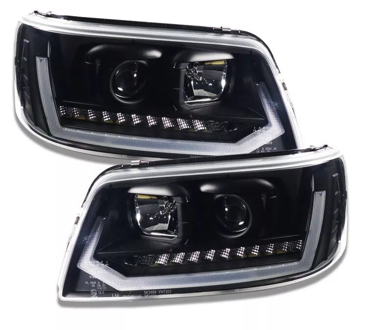 Fari TFL nero con frecce dinamiche adatti per VW T5 Bus 03-09