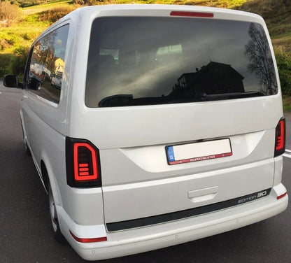Luci posteriori LED nere per VW T6 Multivan Transporter Bus 15-19 rosse lightbar