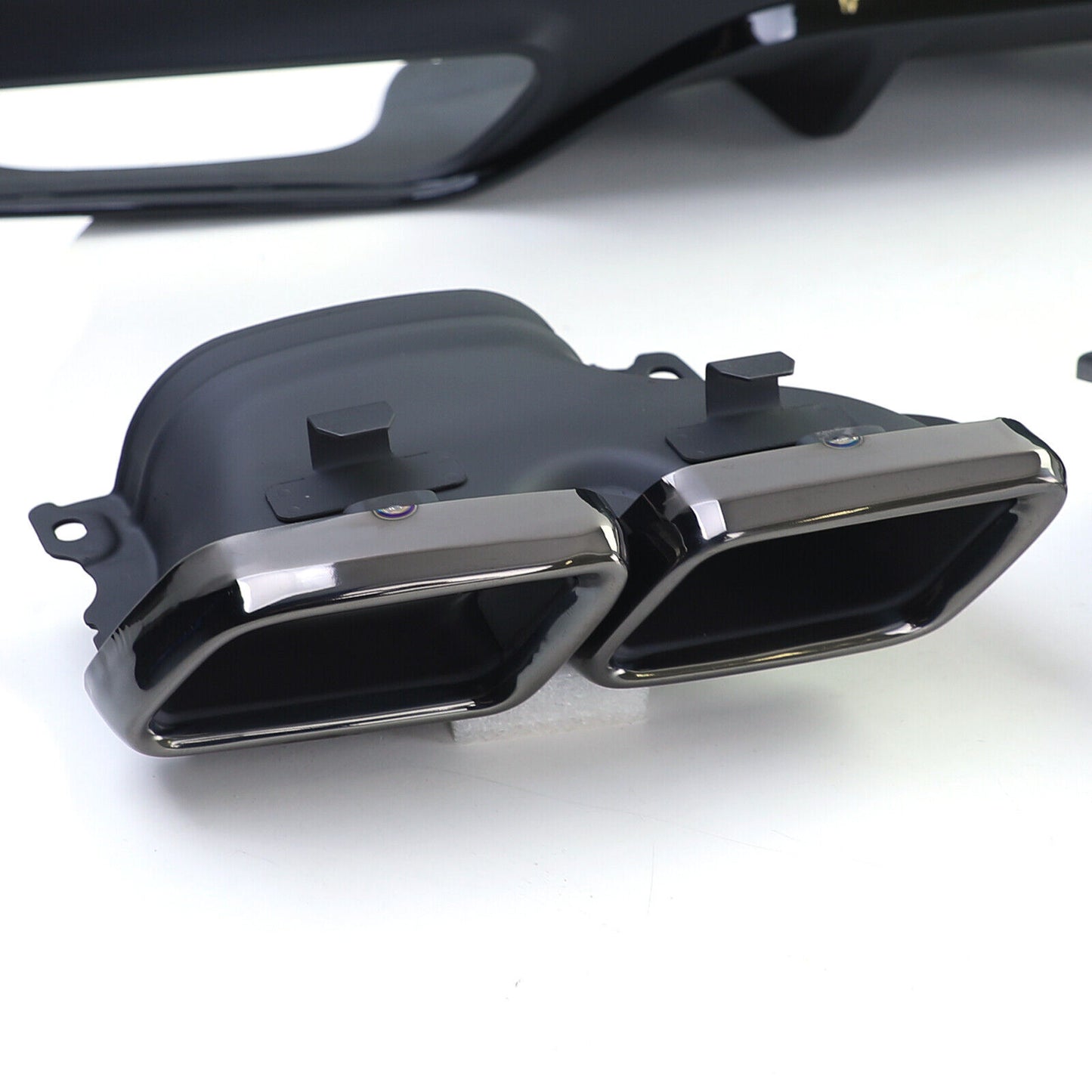 Diffusore Posteriore Sportivo + Doppi Terminali di Scarico Nero per Mercedes GLE