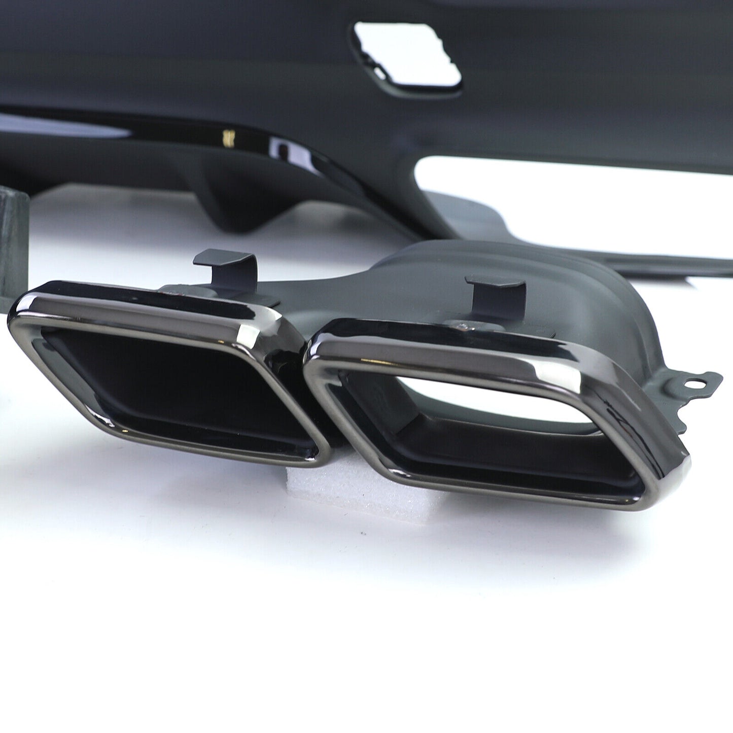 Diffusore Posteriore Sportivo + Doppi Terminali di Scarico Nero per Mercedes GLE