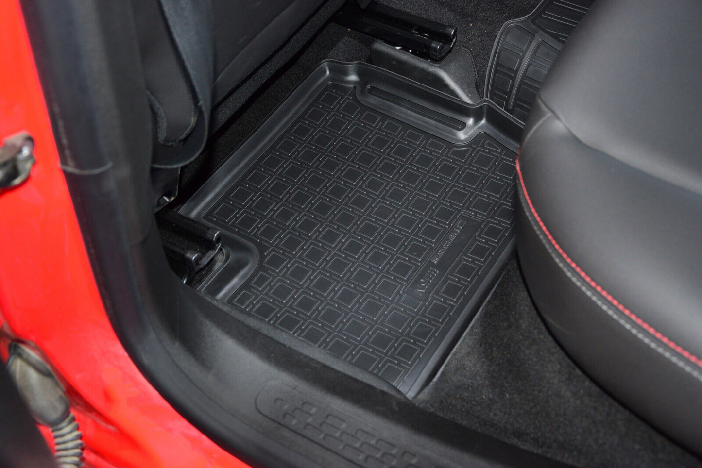 TAPPETI , TAPPETINI AUTO IN GOMMA ADATTI PER FIAT 500L dal 2012