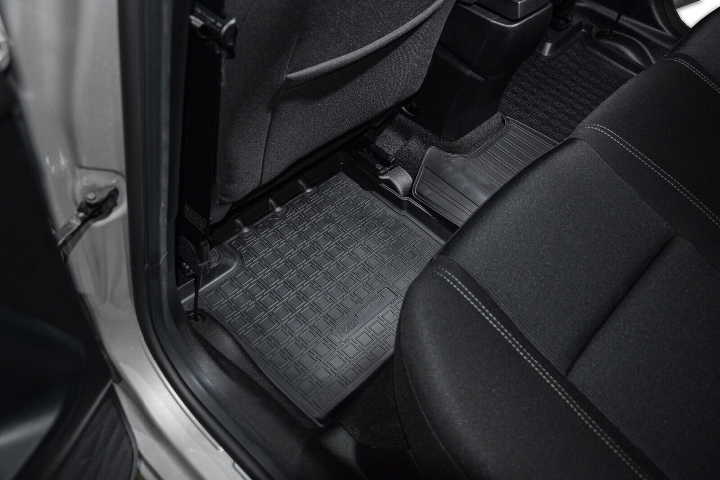 TAPPETI , TAPPETINI AUTO IN GOMMA ADATTI PER FIAT TIPO Limousine dal 2015