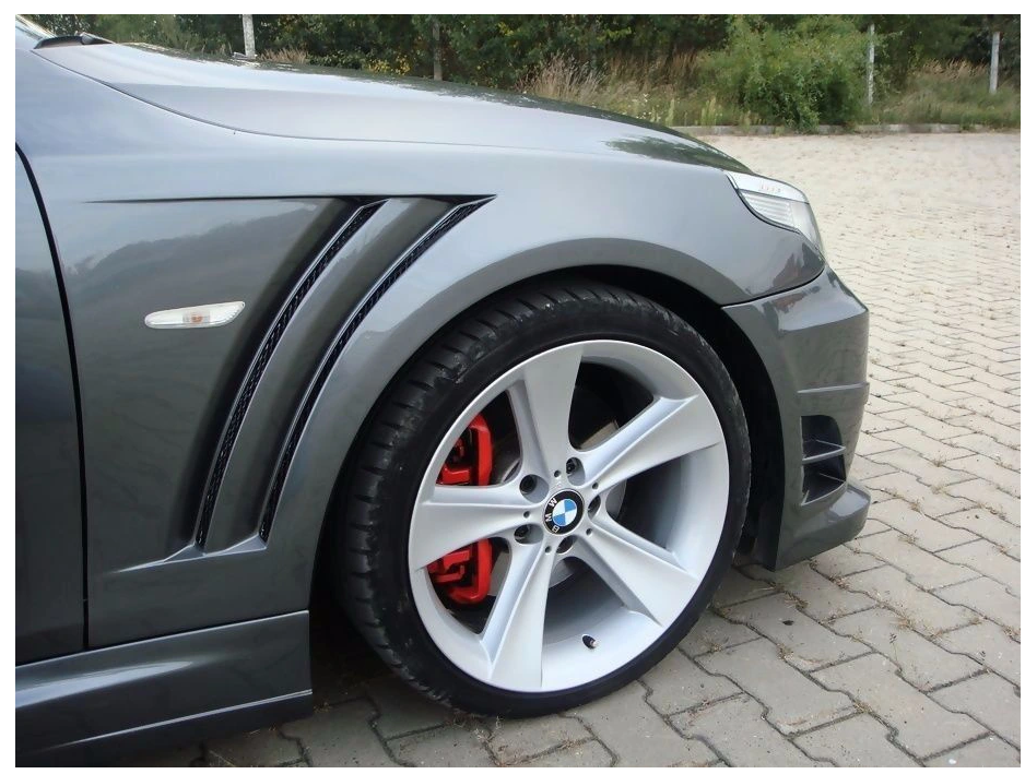 Set parafanghi anteriori sinistro + destro per BMW E60 LOOK ATS (PROMO)