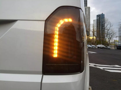 Luci posteriori LED nere per VW T6 Multivan Transporter Bus 15-19 rosse lightbar