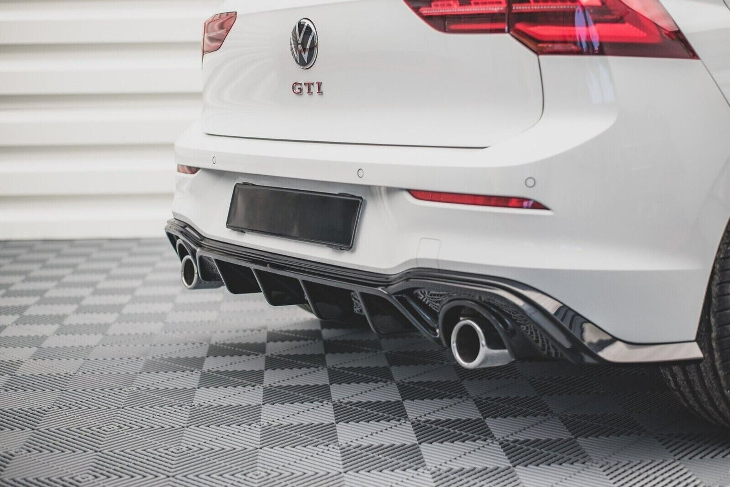 PARAURTI POSTERIORE ADATTO PER VW GOLF 8 2020+ LOOK GOLF 8 GTI DESIGN SPORTIVO